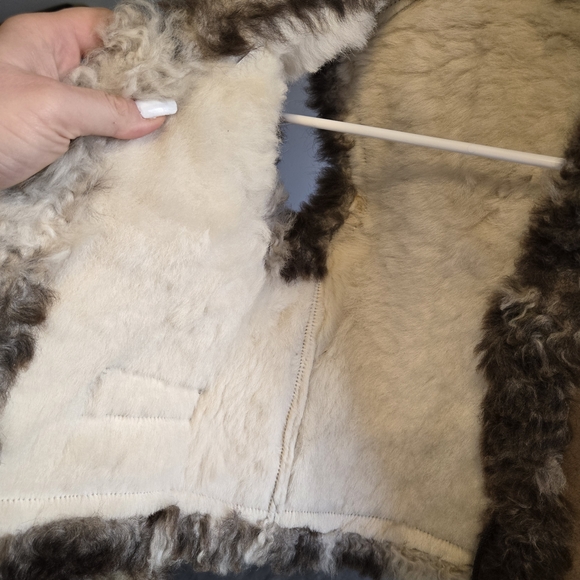 Faux Fur Trimmed Vest - Picture 6 of 8